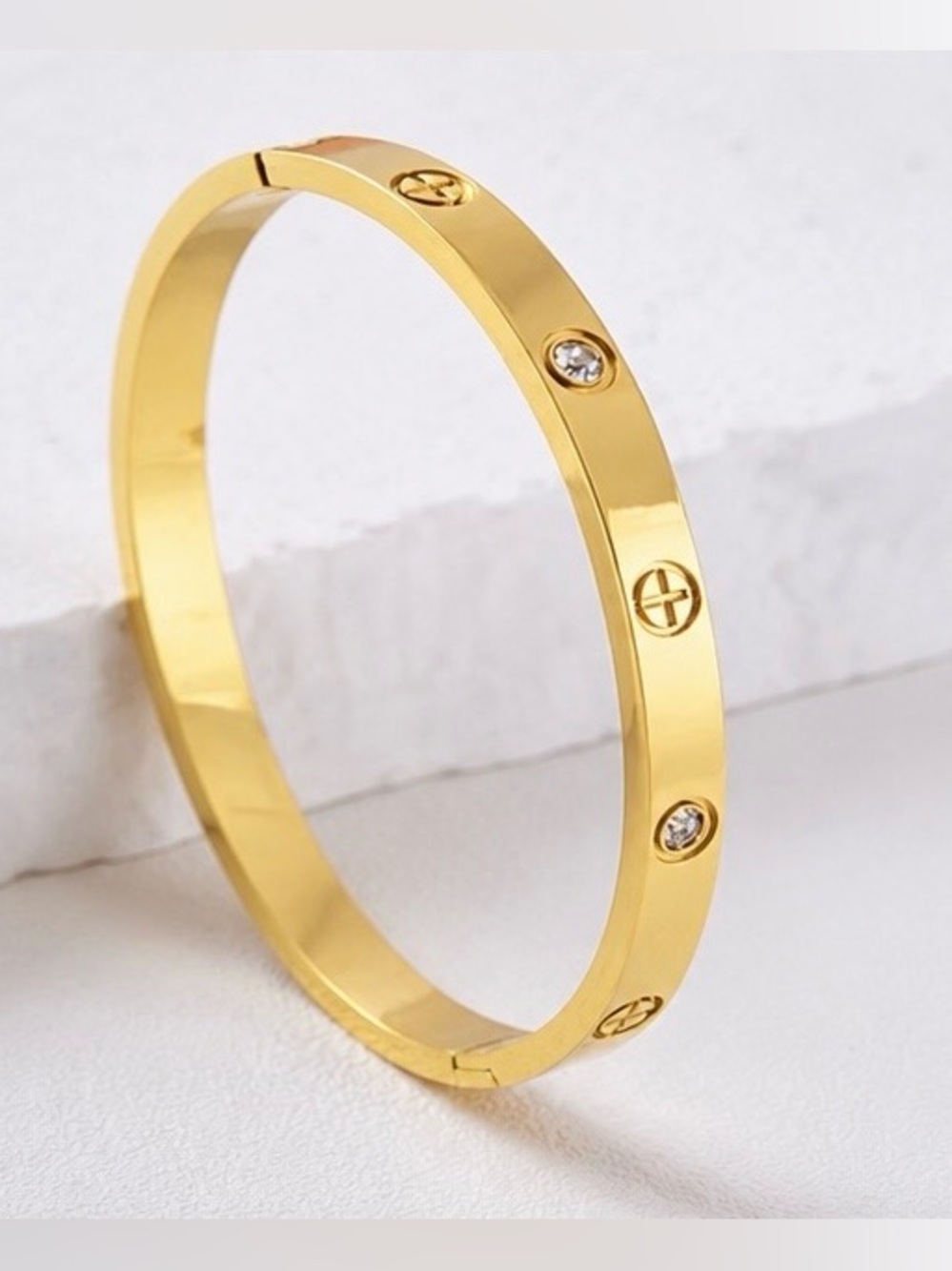 Gold Stainless Steel Bracelet – Waterproof – 7 Inches 💛